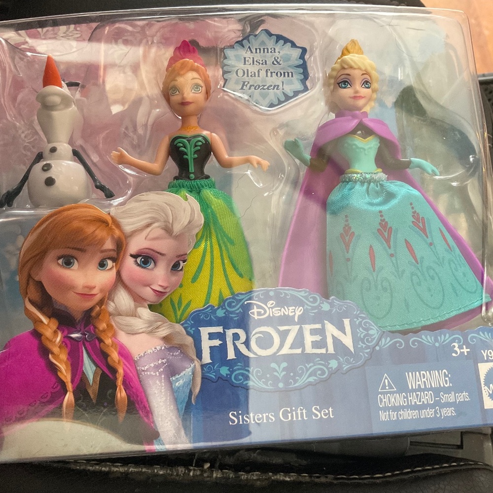 FROZEN SISTERS GIFT SET with OLAF BRAND NEW RETIRED - Picture 1 of 9